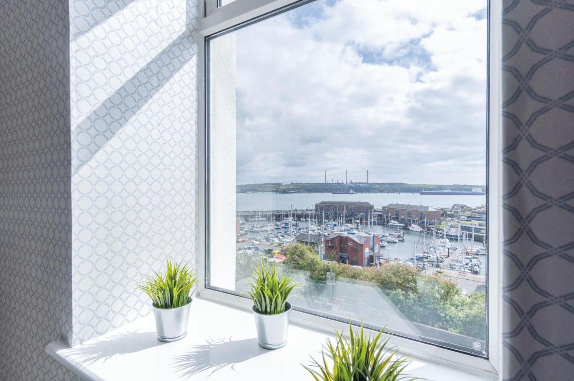 Beach Haven Hideout - 2 Bedroom - Milford Haven Eksteriør billede